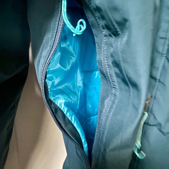 SOLD Northface Hyvent Winter Jacket, Size Medium, Teal Blue. - Picture 4 of 7